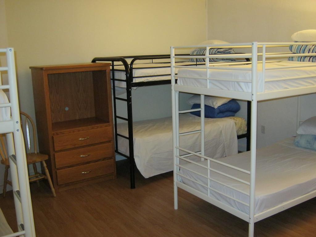 Kelowna Okanagan Lake Hostel Zimmer foto