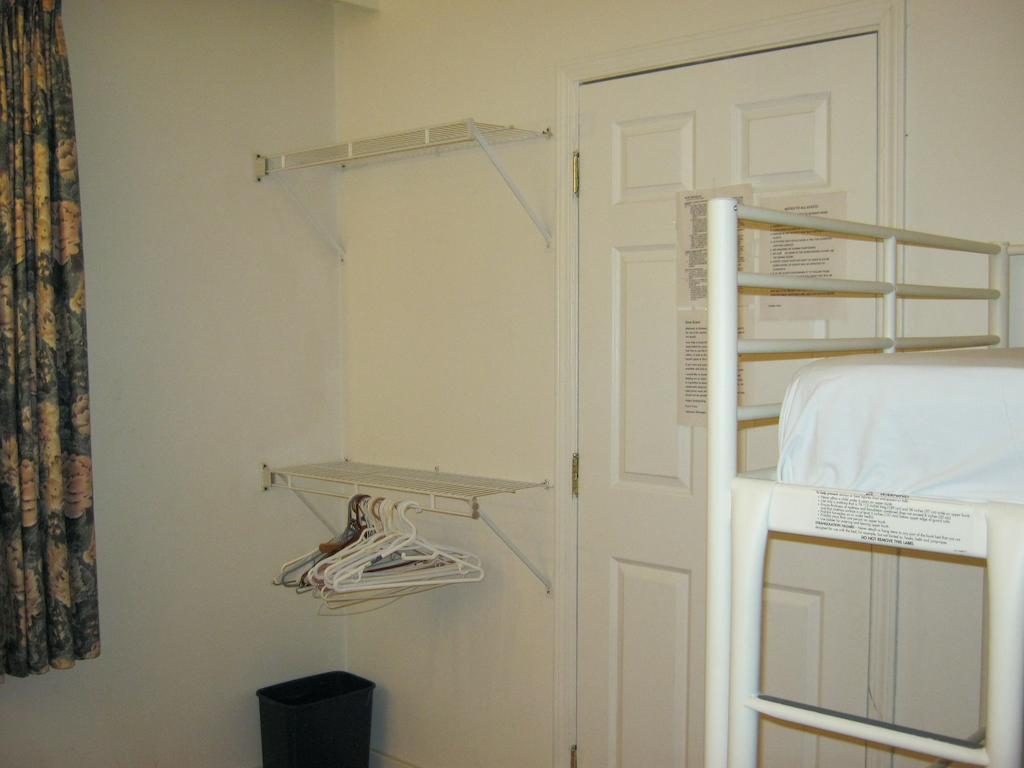 Kelowna Okanagan Lake Hostel Zimmer foto