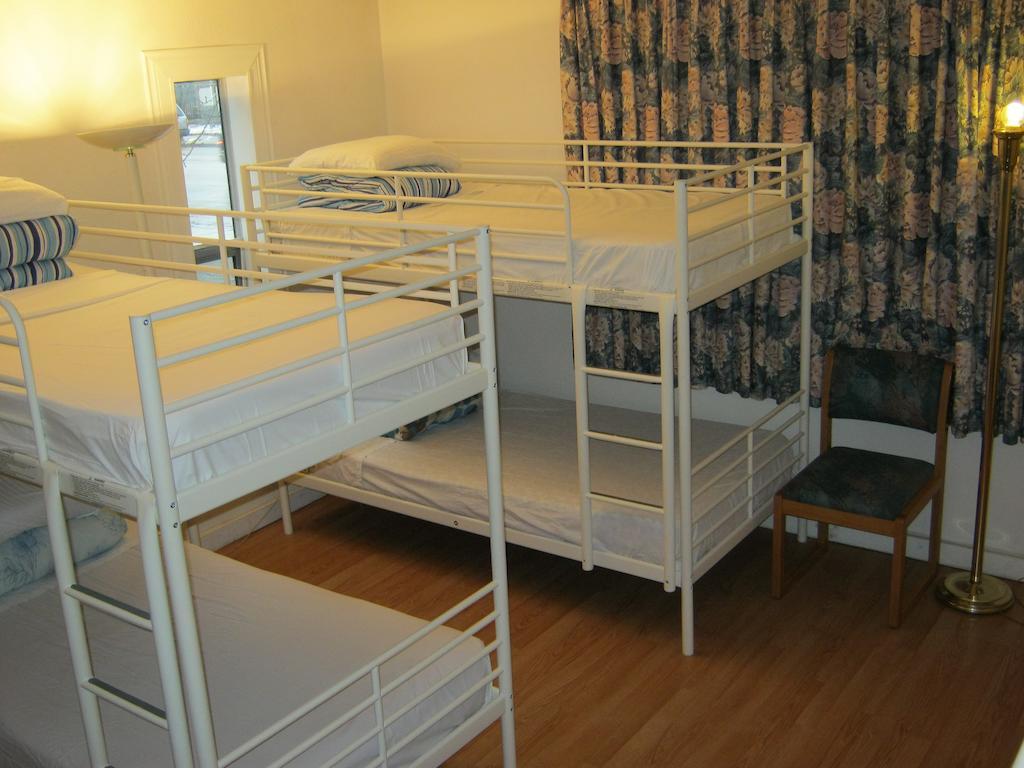Kelowna Okanagan Lake Hostel Zimmer foto