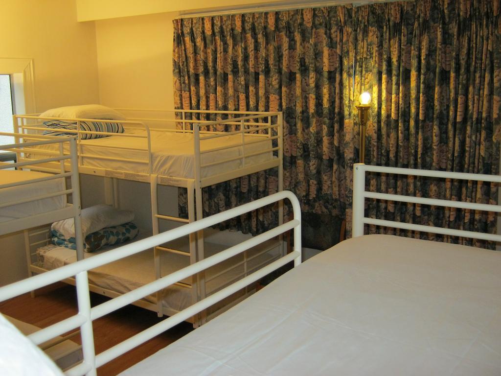 Kelowna Okanagan Lake Hostel Zimmer foto